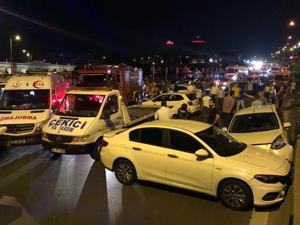 Karı-koca Kadıköy'ü savaş alanına çevirdi! 8 araç birbirine girdi: 7 yaralı-3