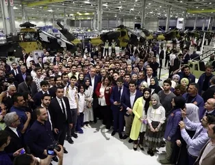 Cumhurbaşkanı Erdoğan gençlerle Atak helikopteri üretim hattını  gezdi