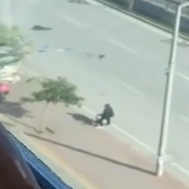 AK Parti Çukurova İlçe binasına silahlı saldırı! Görüntüler ortaya çıktı... Saldırgan tutuklandı