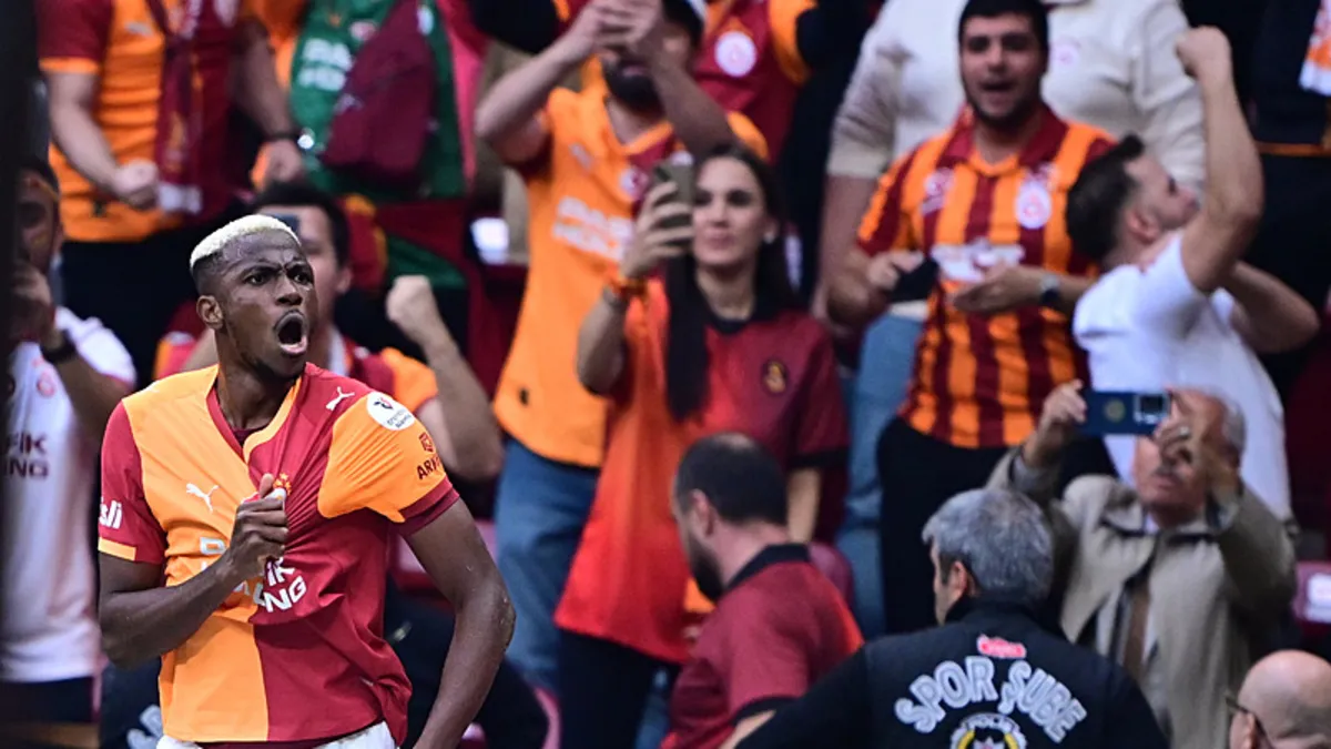 Victor Osimhen Okan Buruk'u yakaladı!