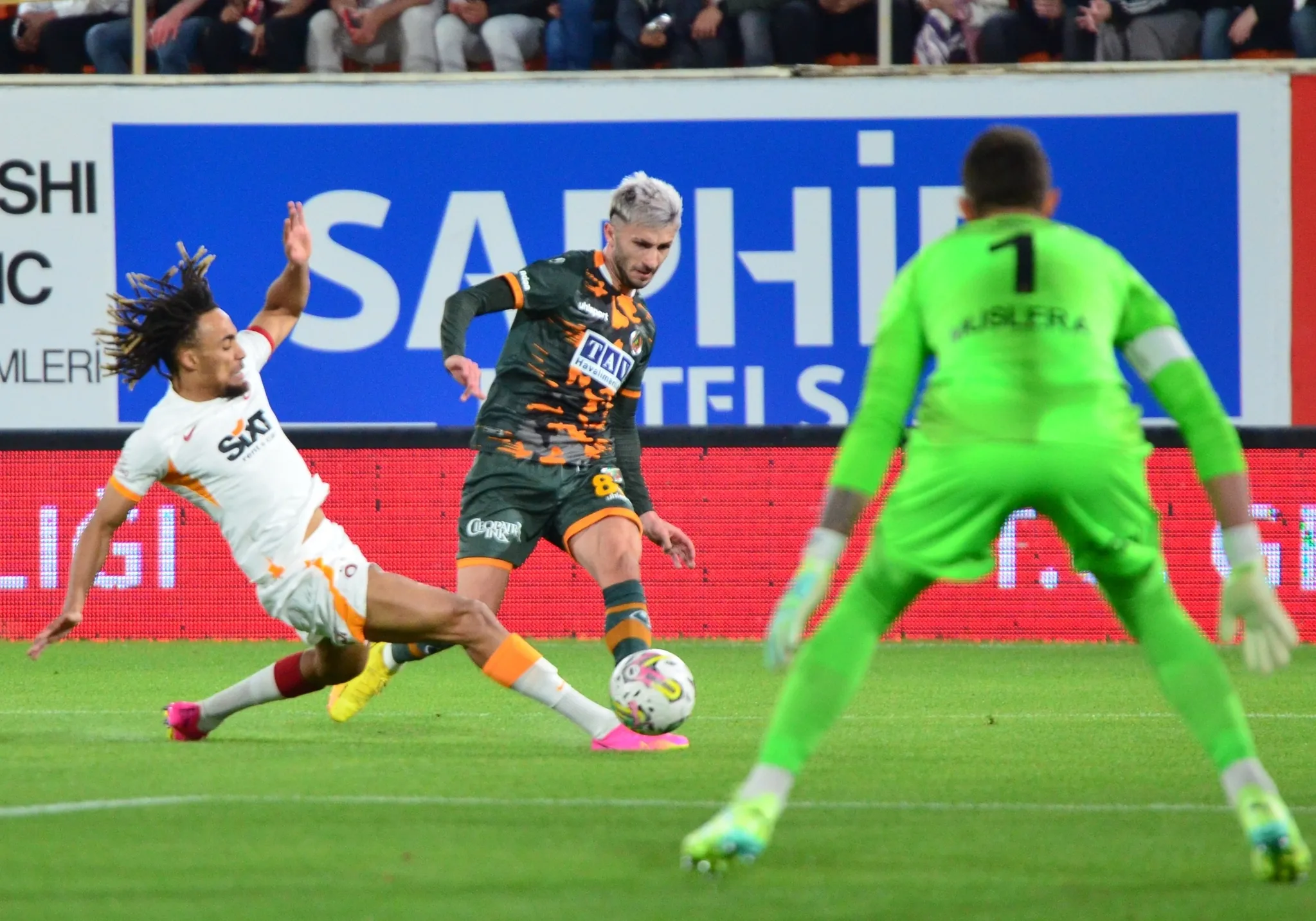 Galatasaray'dan Fenerbahçe'ye asrın transfer çalımı! - 16