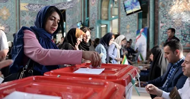 İran’ın dini lideri Hamaney’e göre seçimlere düşük katılım olmadı
