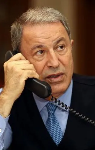 Milli Savunma Bakanı Hulusi Akar Ukraynalı mevkidaşı ile görüştü! Gündemde Ukrayna limanlarında bekleyen ticari gemiler ile A400 uçakları var