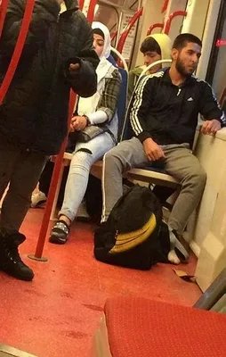 Samsun'da tramvayda alkışlanacak hareket!