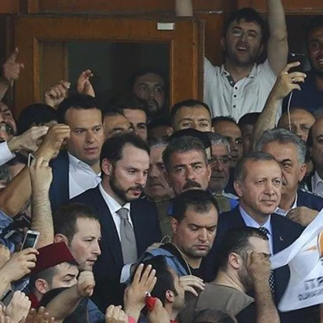 Başkan Erdoğanın en yakınındaydı! Berat Albayrak 15 Temmuzu böyle anlatmıştı: Namazını kıldı süreci başlattı