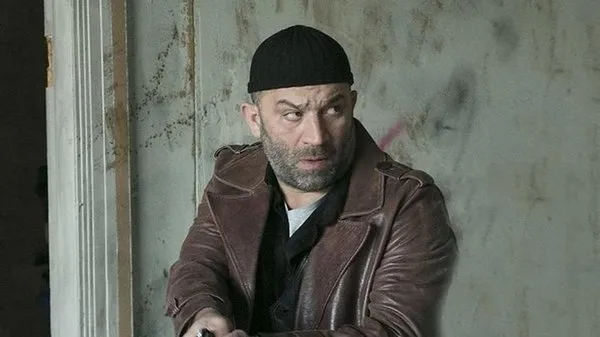 arka-sokaklar-tunc-oldu-mu-kerimhan-duman-arka-sokaklar-dizinden-ayrildi-mi-neden-1665771397843.jpg Kerimhan Duman Arka Sokaklar dizinden ayrıldı mı, neden? Kerimhan Duman kimdir, kaç yaşında? Arka Sokaklar Tunç öldü mü?-5