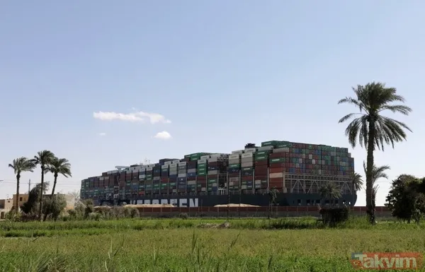 SON DAKİKA: Süveyş Kanalı'nda sıkışan Ever Given isimli gemi hareket ettirildi! Mürettebatın sevinç anları kamerada: Allahuekber - 23