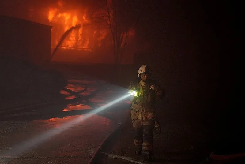 Fabrikada yangın (AA)