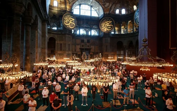 Prof. Dr. Nihat Hatipoğlu yazdı: Namaz dinin direğidir-15