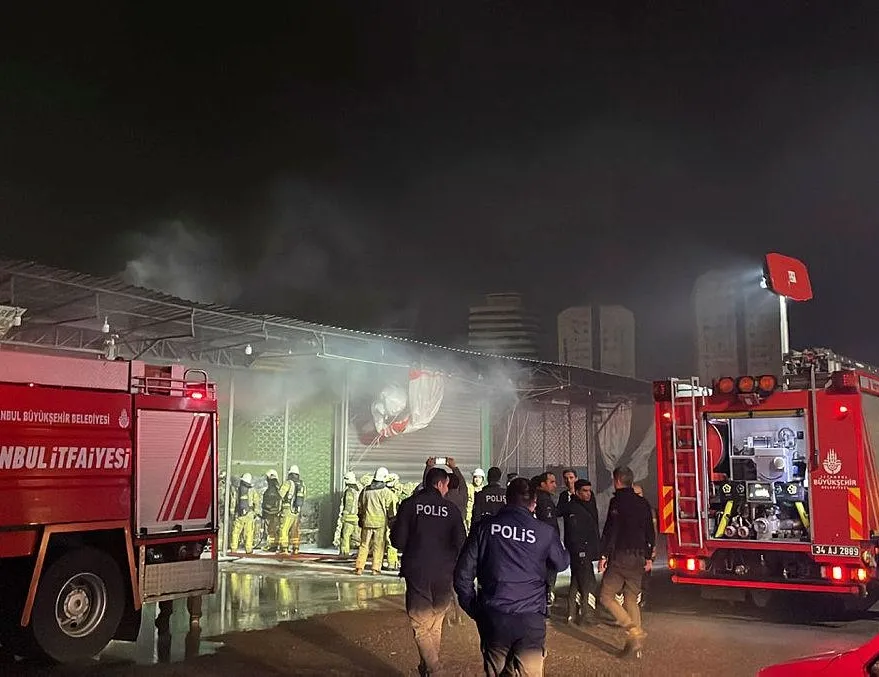 Ataşehir’deki halde korkutan yangın