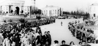 İstanbul Üniversitesinden çıkan öğrenci grubuna bomba atıldı; yedi öğrenci öldü. Silahlı kişilerce gruba ateş açıldı; çok sayıda kişi yaralandı.