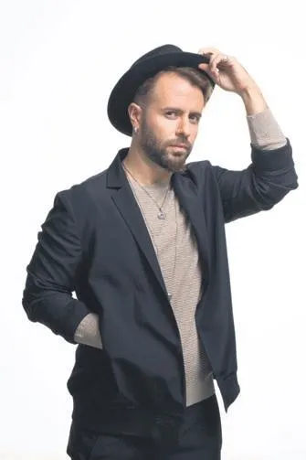 kalp-yarasinin-feriti-gokhan-alkan-aska-geldi-sevgilisi-nesrin-cavadzade-ile-romantik-pozunu-paylasti-1633643389305.jpeg Kalp Yarası'nın Ferit'i Gökhan Alkan aşka geldi! Sevgilisi Nesrin Cavadzade ile romantik pozunu paylaştı-8