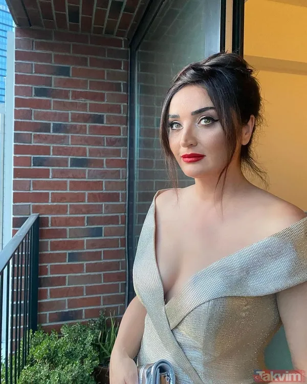 Babası İle Karelerini Instagram Sayfasında Yayınlayan Atasoy, Paylaşımına "Canım Babam Her An, Her Gün, Her Yıl Benimlesin" Notunu Ekledi.