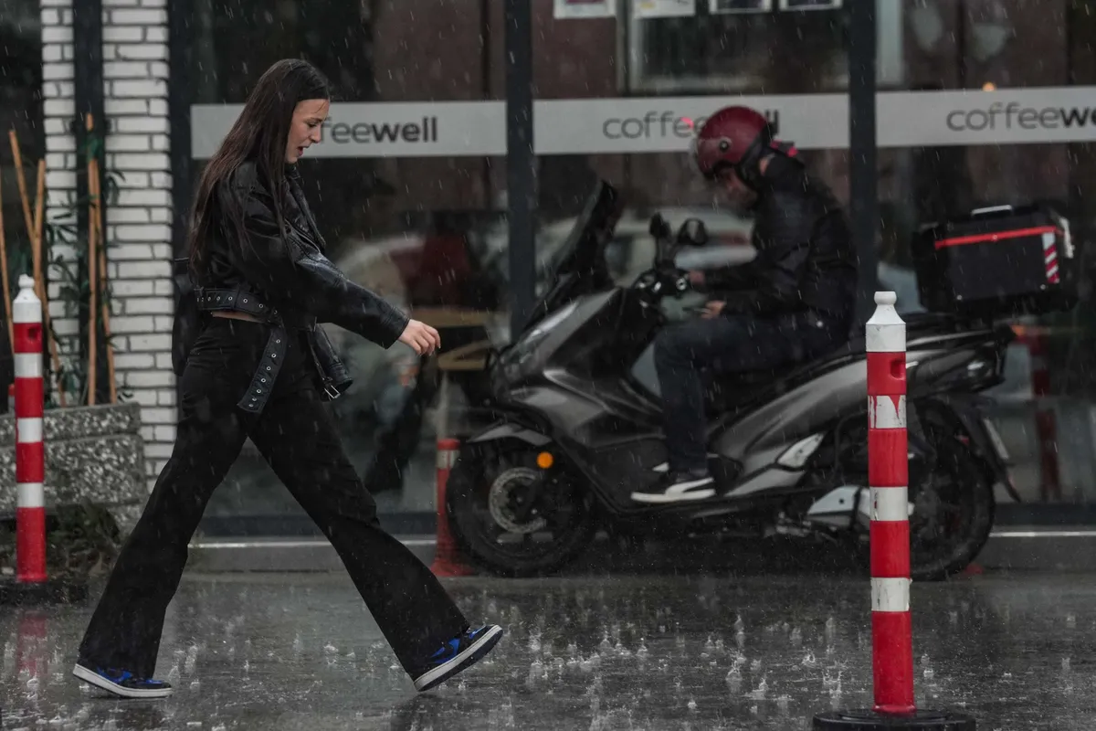 Balkanlardan yağışlı hava geliyor: İstanbul ve Ankara da listede! Sıcaklıklar 10 derece düşecek-10