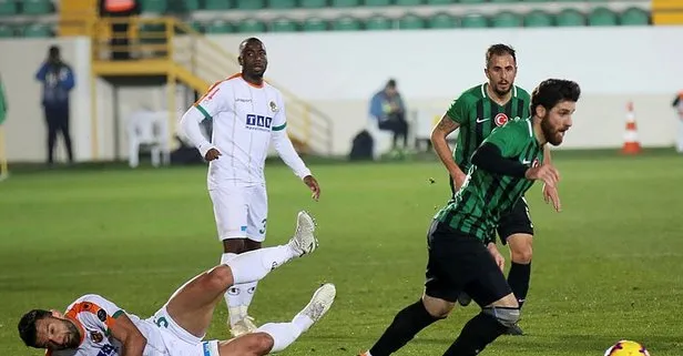 Akhisarspor Alanyaspor engelini 3 golle geçti