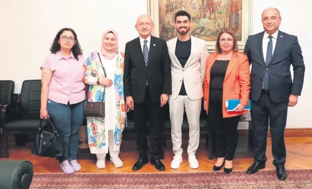 15-temmuz-sehidi-muhammet-yalcinin-babasindan-altili-masaya-tepki-basa-gelseler-fetocu-hainlere-kahraman-derle-1656987989359.jpeg 15 Temmuz şehidi Muhammet Yalçın'ın babasından 6'lı masaya tepki: Başa gelseler FETÖ’cü hainlere ‘kahraman’ derler-6