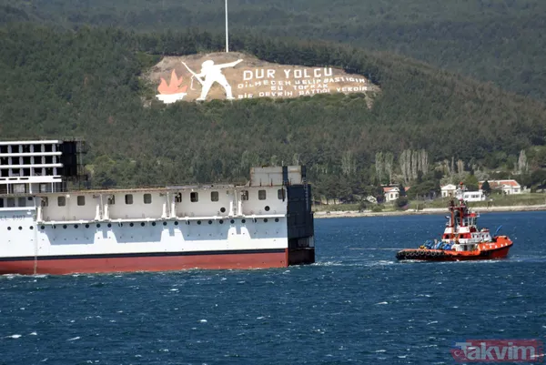 Romanya'da inşa edilen dev yolcu gemisinin ön bölümü Çanakkale Boğazı'ndan geçti - 4