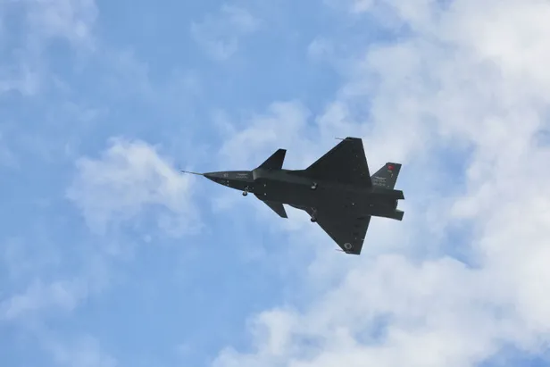 turkiyenin-ilk-insansiz-savas-ucagi-bayraktar-kizilelmayi-abd-yakindan-izliyor-1671136440163.jpg Türkiye'nin ilk insansız savaş uçağı Bayraktar Kızılelma'yı, ABD yakından izliyor-4