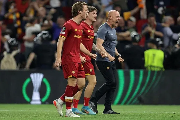 son-dakika-uefa-avrupa-konferans-liginde-sampiyon-roma-1653514104772.jpeg Son dakika: UEFA Avrupa Konferans Ligi'nde şampiyon Roma!-7