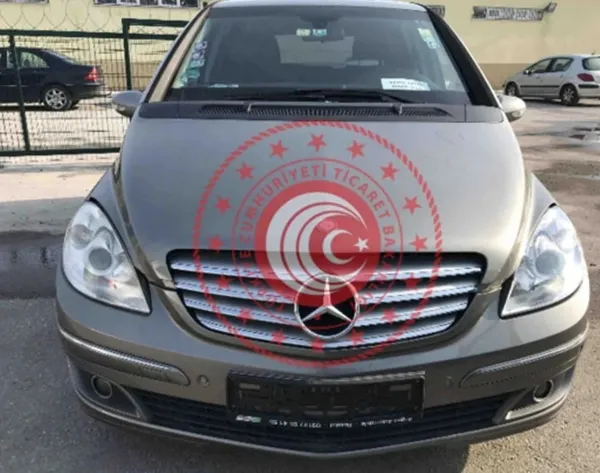 otomobil-almak-isteyen-vatandaslar-akin-etti-ikinci-el-araclari-yari-fiyatina-satisa-cikardi-fiyatlari-duyan-apisip-kaldi-1613383426565.jpeg 100 bin TL’ye 2005 model BMW! İkinci el araç almak isteyenlere müjde! Fiyatlar görenleri şaşırtıyor...-11