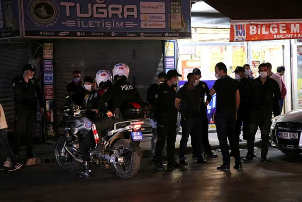 polisin-dikkati-gaziantepin-kana-bulanmasini-onledi-1602967585303.jpg Polisin dikkati, Gaziantep'in kana bulanmasını önledi-2