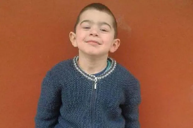 Üçüncü kattan düşen Muhammed Emir hayatını kaybetti
