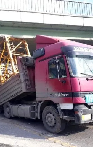 İstanbul trafiğini kilitleyen kaza! Uzun araç kuyrukları oluştu