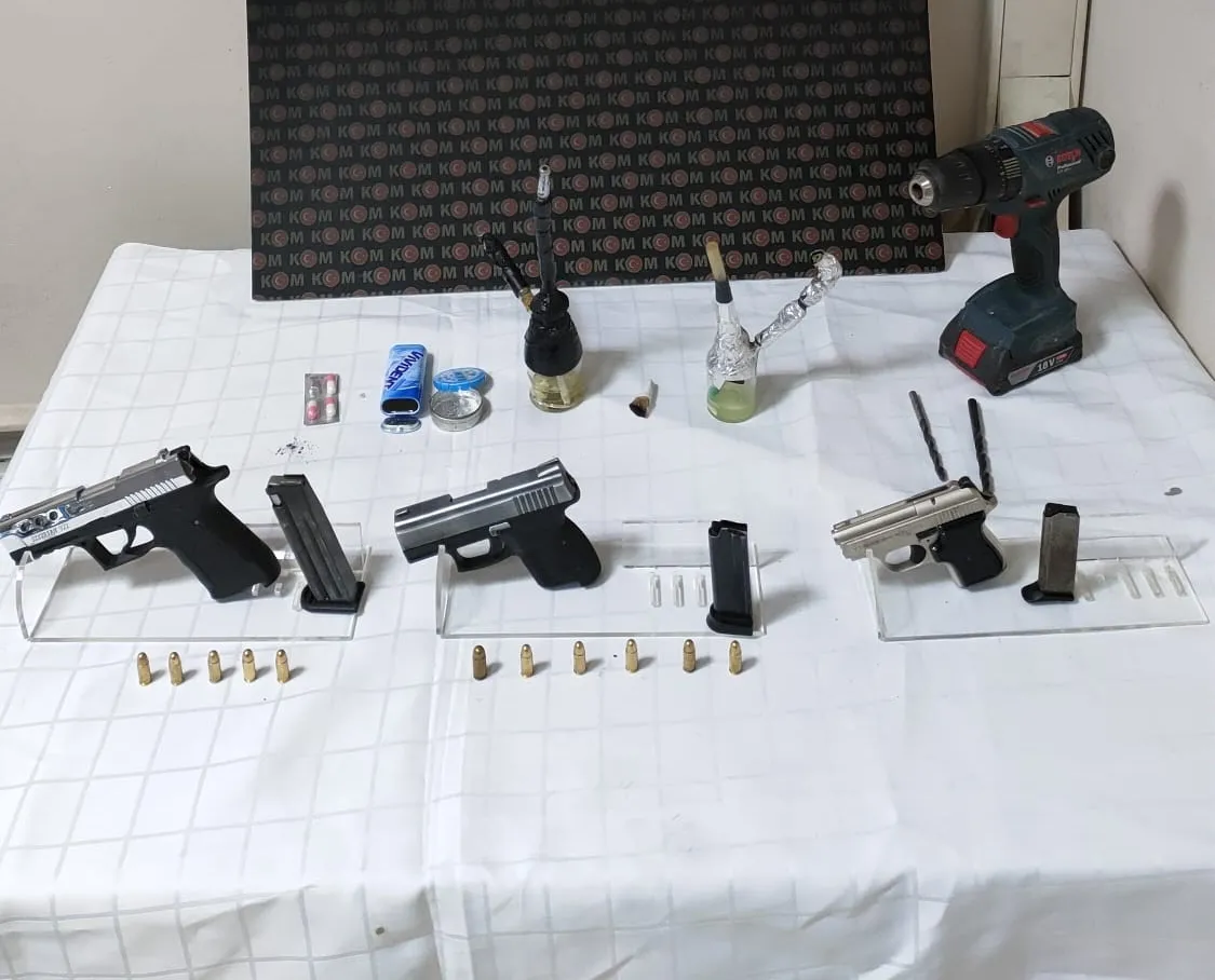 İzmir’de yası dışı silah ticareti operasyonu