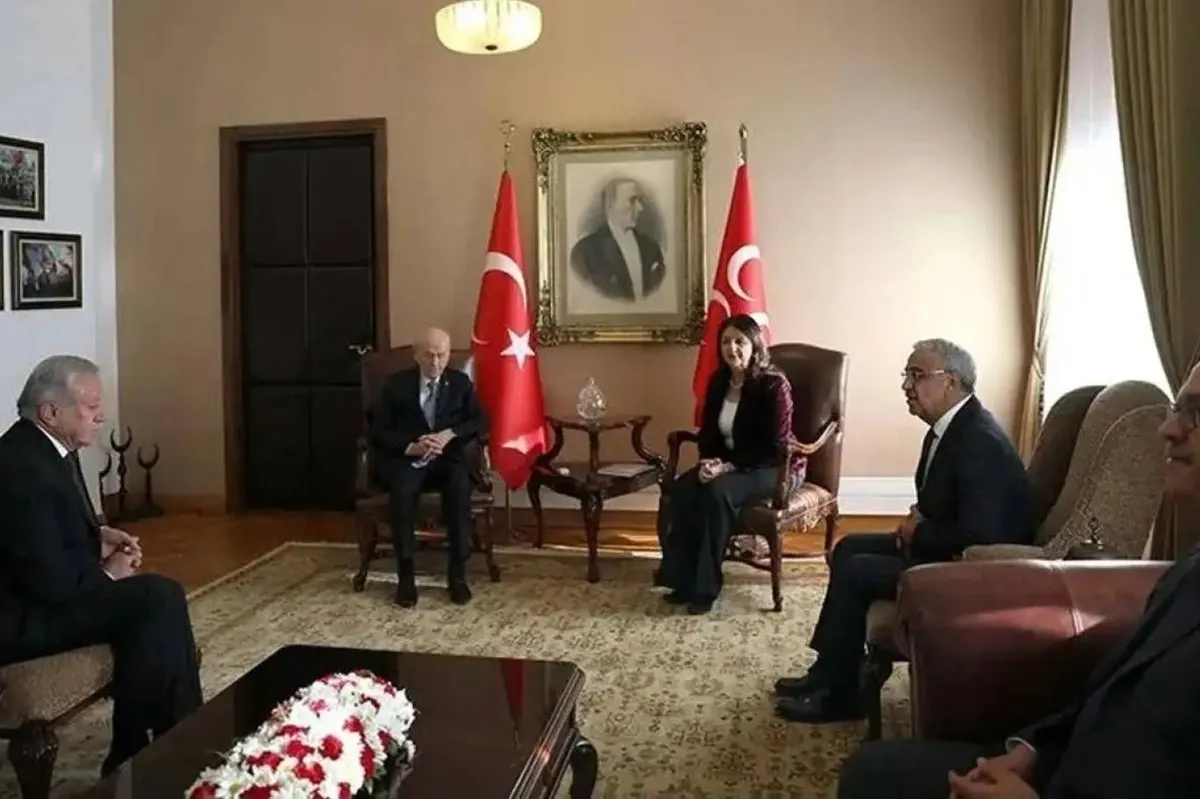 imrali-heyetinden-mhp-lideri-bahceliye-ziyaret-ak-parti-ve-demden-cerceve-yasa-temasi-1784197319431.jpeg Terörsüz Türkiye 'çerçeve yasası'nın detayları belli oldu! DEM'den AK Parti ve MHP'ye ziyaret-2
