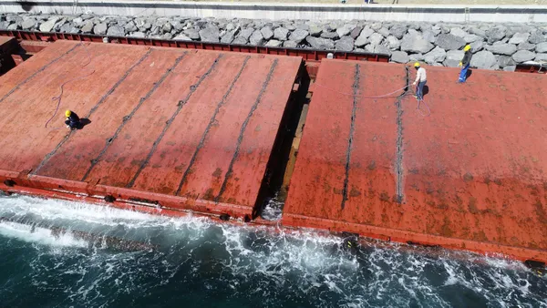 son-dakika-zeyrinburnunda-gemiye-oturan-gemi-sokumu-basladi-1615289468863.jpg SON DAKİKA: Zeytinburnu'nda karaya oturan gemi! Sökümü başladı-4