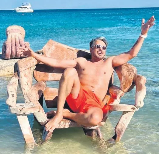 Defne Samyeli'nin 17 yaşındaki kızı Derin, liseyi bitirdi: Kıyafeti olay oldu-8