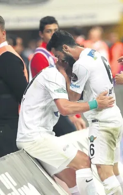 Akhisar ligde kaldı