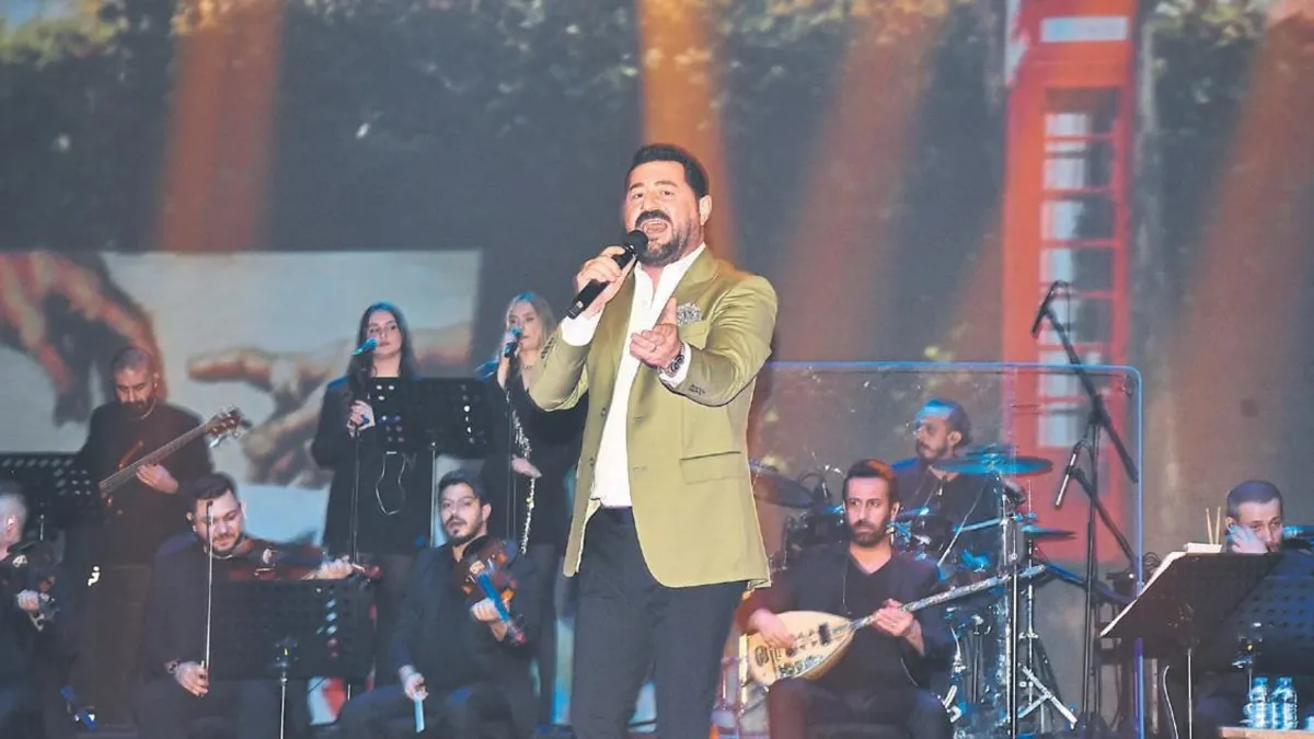 Ünlü şarkıcı Serkan Kaya'dan Kıbrıs'ta anlamlı konser!