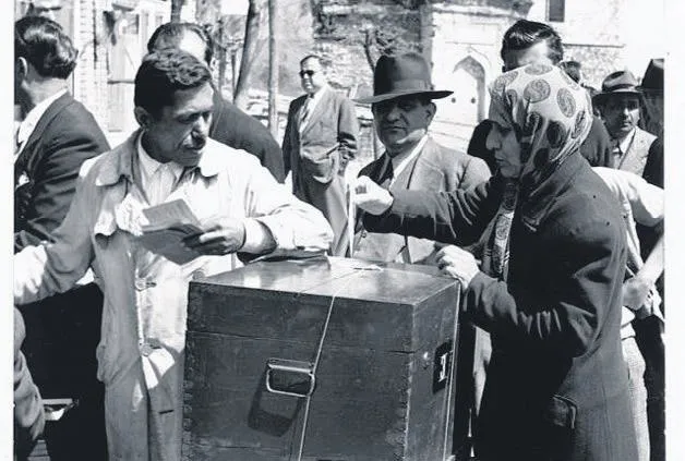 Beyaz ihtilal 74 yaşında