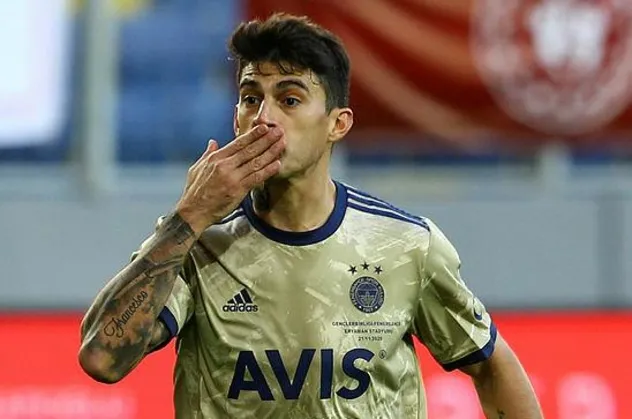 Fenerbahçe'de öncelik oyuncu satmak! İşte kadrodan çıkarılacak o futbolcular...