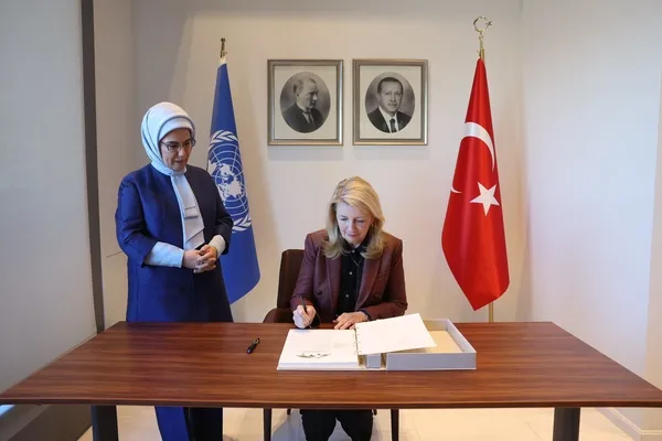 emine-erdogan-unicef-icra-direktoru-russell-ile-gorustu-1680294825773.jpg
