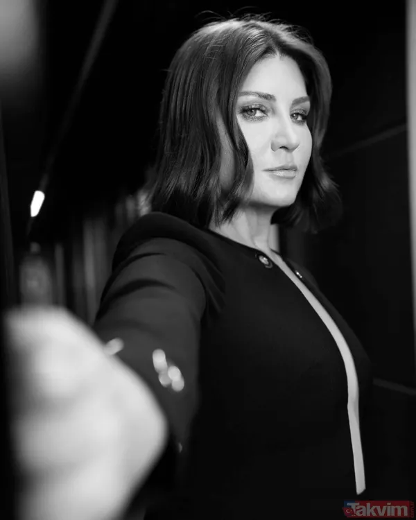 Sibel Can dekoltede sınır tanımadı! Hakan Ural’ın biricik kızı Melisa Ural o poza tepkisiz kalmadı! Gören dönüp bir daha baktı - 5