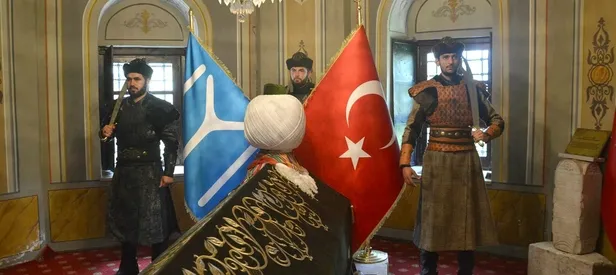 Ertuğrul Gazi Türbesi'nde 'saygı nöbeti'