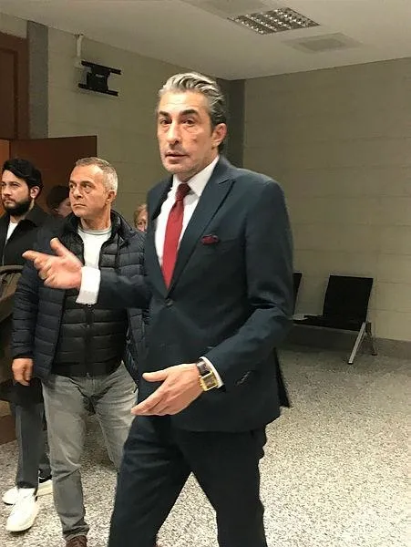 cannes-film-festivalinde-erkan-petekkayadan-sonra-nilperi-sahinkayada-hirsizlarin-kurbani-oldu-1653677219710.jpeg Cannes Film Festivali’nde Erkan Petekkaya'dan sonra Nilperi Şahinkaya'da Marsilya'da hırsızların kurbanı oldu-2