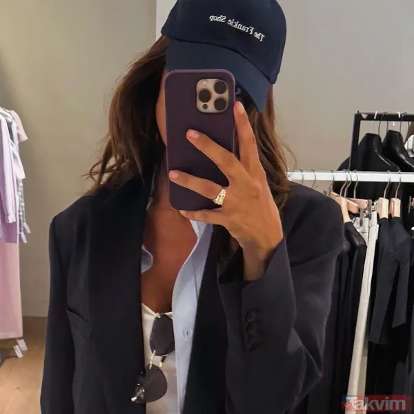 Londra'dan Paylaştığı Bir Selfie İle Dikkatleri Üzerine Çeken Duran, Sol Elindeki Alyans Benzeri Yüzükle Takipçilerinin Meraklandırdı. Sosyal Medya...