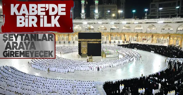 Mescid-i Haram'da koronavirüsten sonra bir ilk! Sosyal mesafesiz namaz kılındı