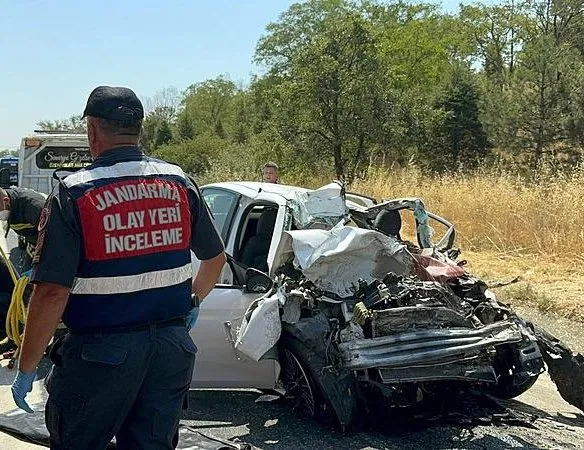 Tekirdağ’da korkunç kaza! Süt taşıyan kamyon ile otomobil çarpıştı 4 kişi hayatını kaybetti