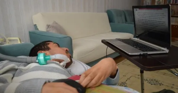 Yüzde 97 bedensel engelli Muhammet Uçur azmin gücünü gösterdi: Tek parmağıyla 3 yılda film senaryosu yazdı