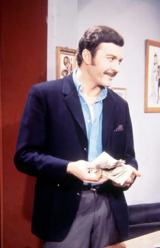 kartal-tibet-kimdir-kartal-tibet-kac-yasinda-neden-oldu-hangi-filmlerde-oynadi-yonettigi-filmler-1625205045666.jpg Kartal Tibet kimdir? Kartal Tibet kaç yaşında, neden öldü, hangi filmlerde oynadı? Yönettiği filmler...-5