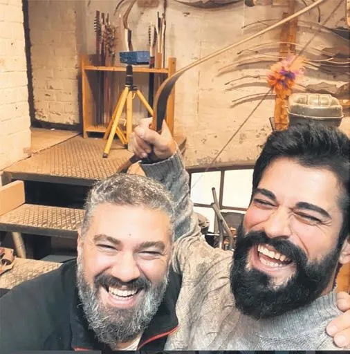 1641236150965.jpeg Burak Özçivit ve Fahriye Evcen'den Almanya'da birbirinden özel pozlar...-2