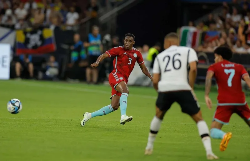 fenerbahceden-savunmaya-surpriz-isim-jhon-lucumi-1776064485235.jpeg Fenerbahçe'den savunmaya sürpriz isim: Jhon Lucumi-5