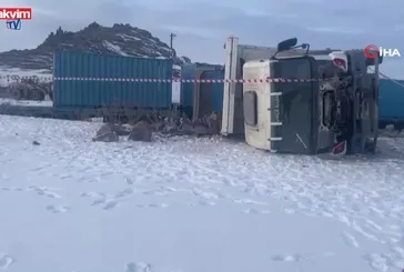Kars’ta feci kaza! Tren kamyona çarptı 1 ölü