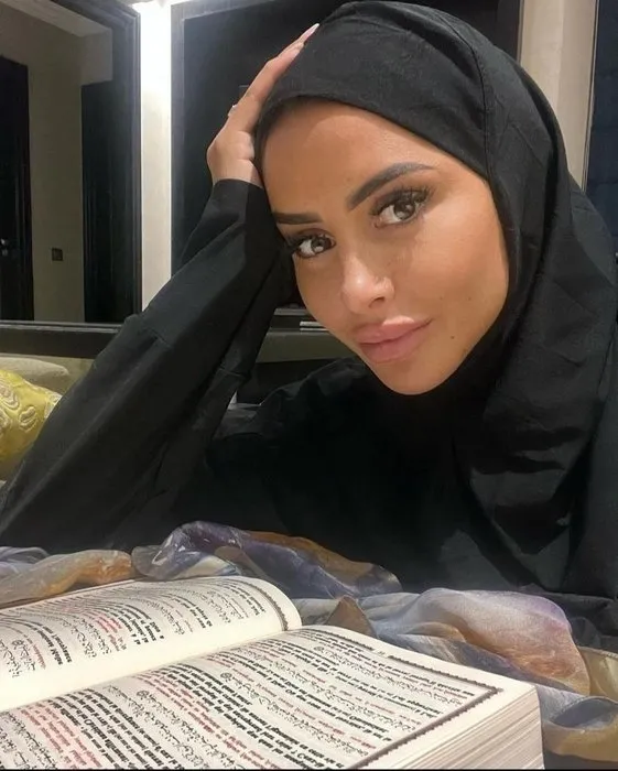 unlu-fransiz-model-marine-el-himer-musluman-oldu-hayatimin-en-guzel-gunleri-1667655593386.jpg Ünlü Fransız model Marine el Himer Müslüman oldu: Hayatımın en güzel günleri-6