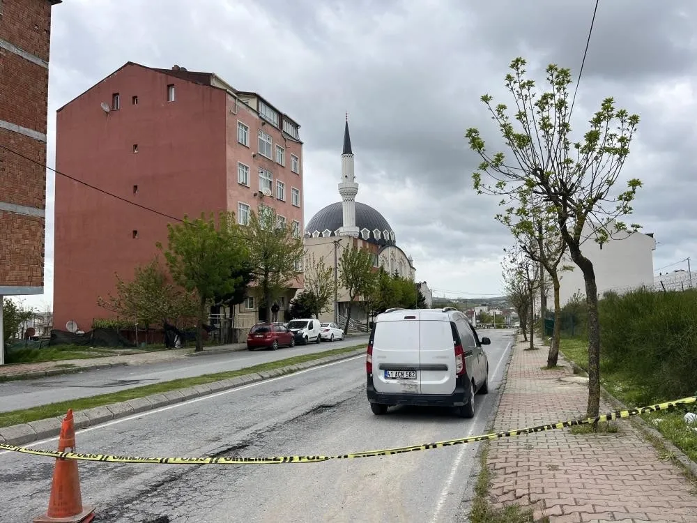 istanbulda-kuvvetli-lodos-arnavutkoyde-caminin-minaresi-sallandi-iki-bina-tahliye-edildi-1777833447321.jpeg İstanbul'da kuvvetli lodos: Arnavutköy’de caminin minaresi sallandı iki bina tahliye edildi-2