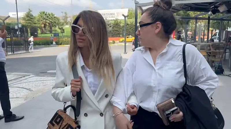 nihal-candandan-bahar-candan-sorusuna-tuhaf-hareket-21-sanikli-dolandiricilik-davasinda-ara-karar-aciklandi-1726685061324.jpeg Nihal Candan'dan Bahar Candan sorusuna tuhaf hareket! 21 sanıklı dolandırıcılık davasında ara karar açıklandı-6